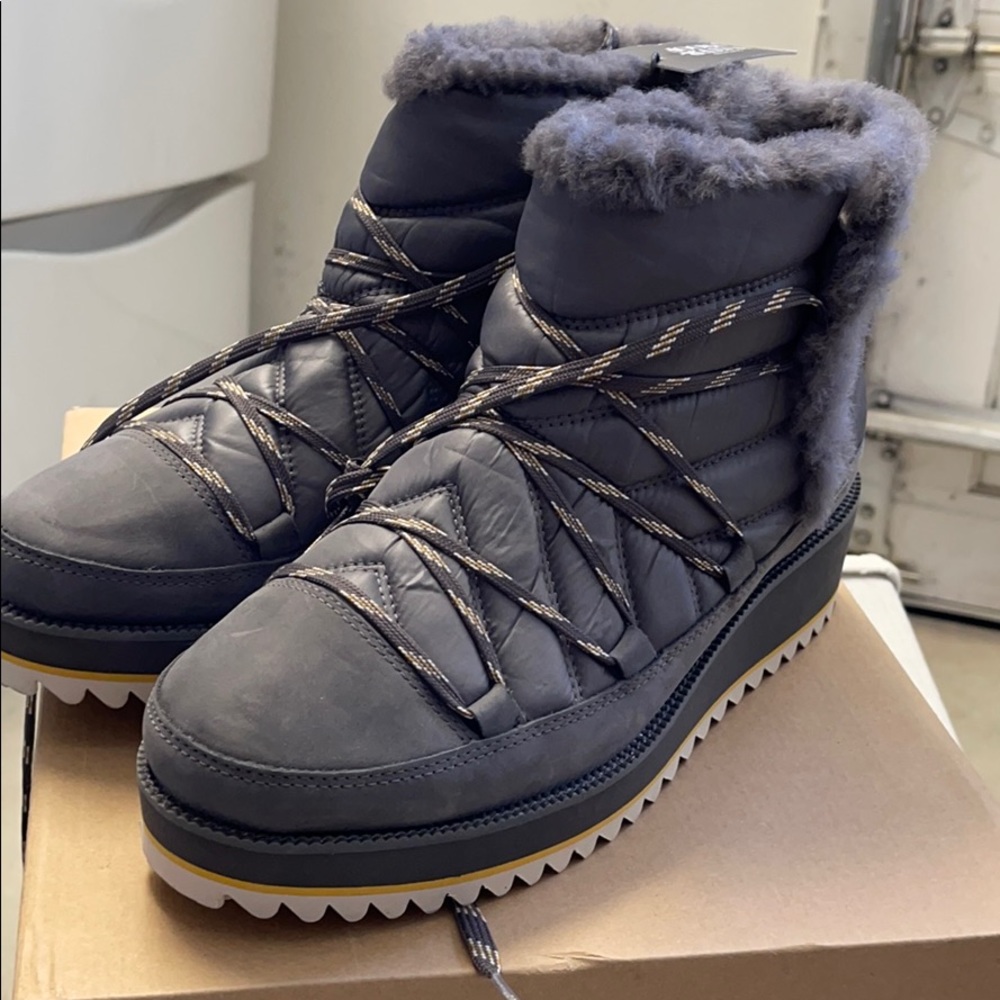 Ugg Women’s Cayden boots New US size 11